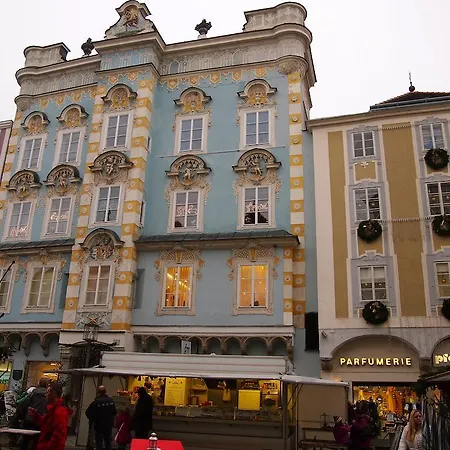 Cozy Apartment Steyr Mitte, Ruhig, Parkplatz, Terasse, 2 Schlafzimmer, Wlan Exterior photo