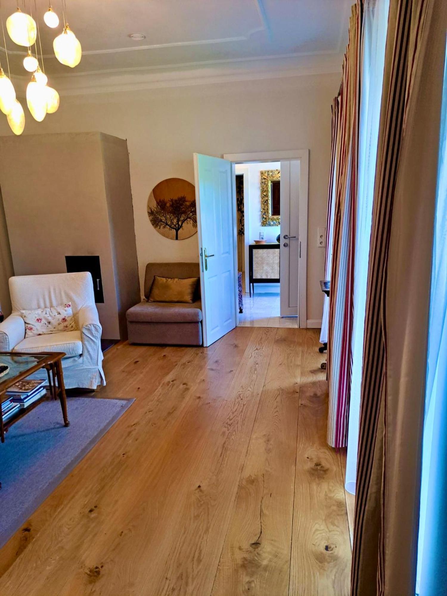 Cozy Mitte, Ruhig, Parkplatz, Terasse, 2 Schlafzimmer, Wlan Steyr